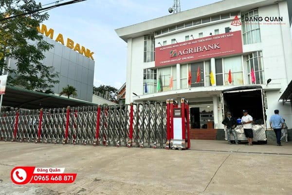 Cổng xếp hợp kim nhôm tại ngân hàng Agribank