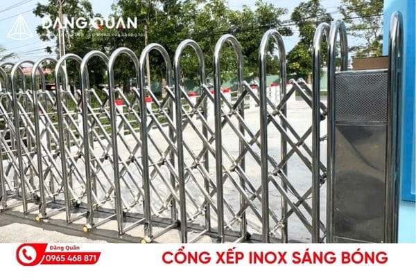 Cổng xếp inox sáng bóng