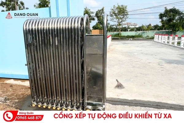 Cổng xếp tự động điều khiển từ xa