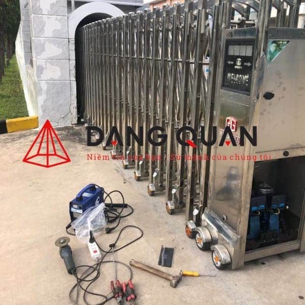 Motor cổng xếp hoạt động không ổn định