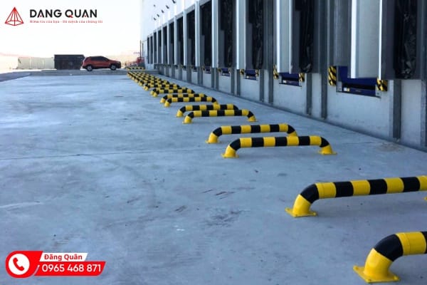 Rào chắn phân làn xe trong nhà máy