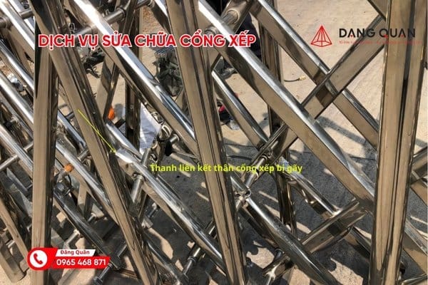 Thanh liên kết thân cổng xếp bị gãy