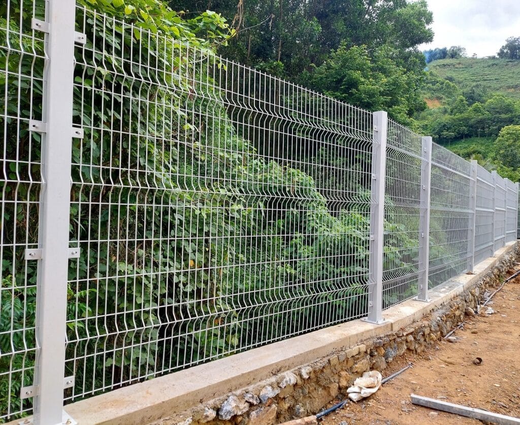 Hàng rào lưới thép hàn bảo vệ khu nông nghiệp