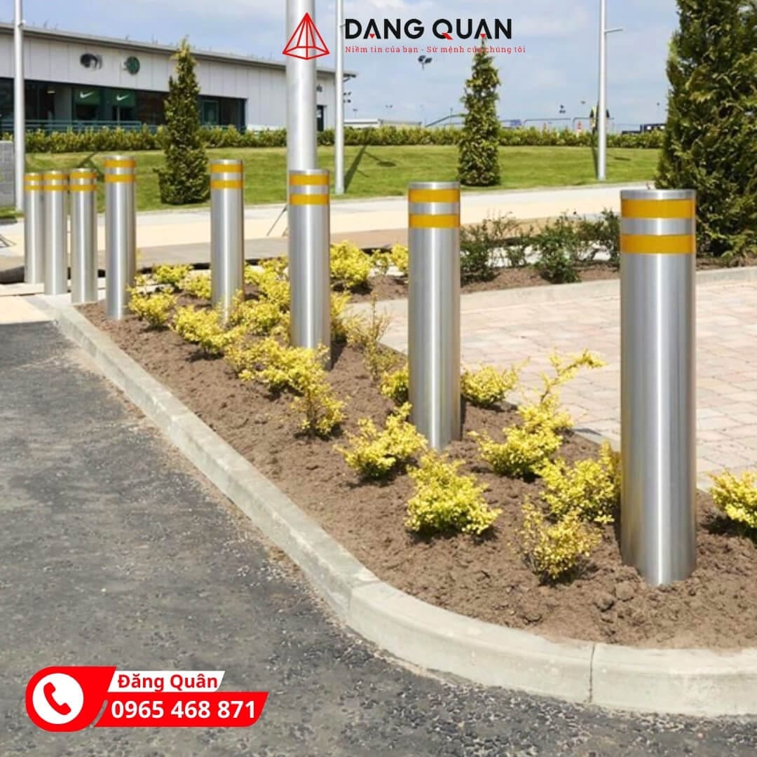 lắp trụ chặn inox cho siêu thị ngoài trời