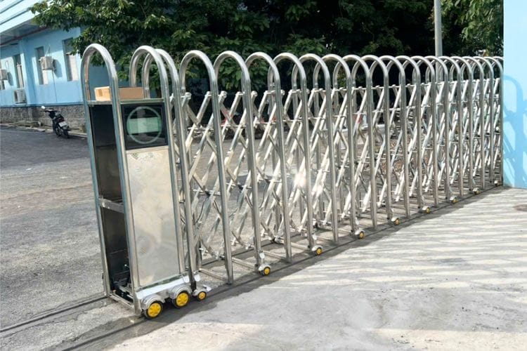 Cổng xếp inox