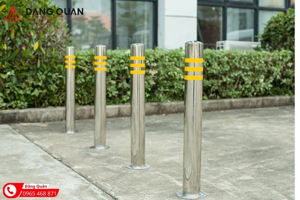 cột chắn inox lắp đặt trên vỉa hè Đăng Quân