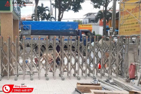 Lắp đặt cổng xếp tự động cho ngân hàng Vietcombank