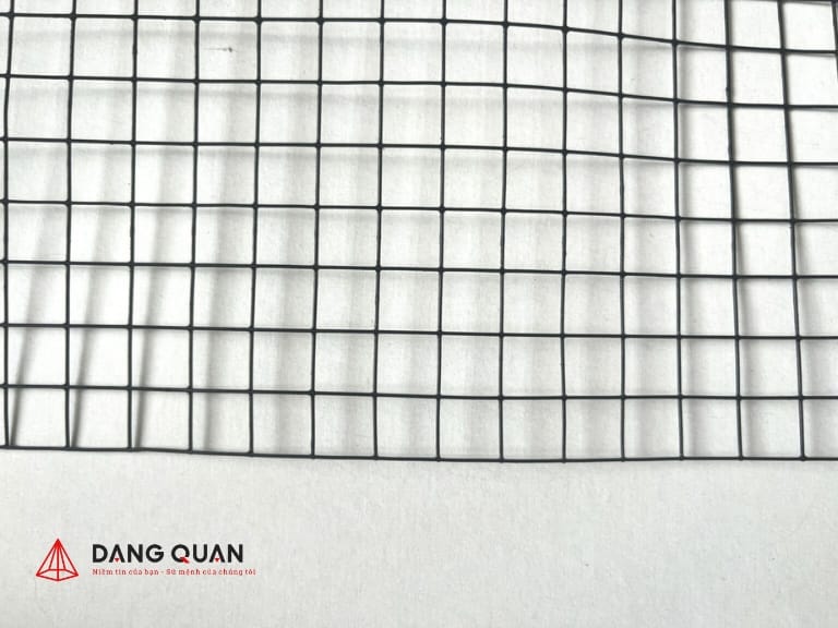 Hàng rào khô trước khi sơn lần thứ hai