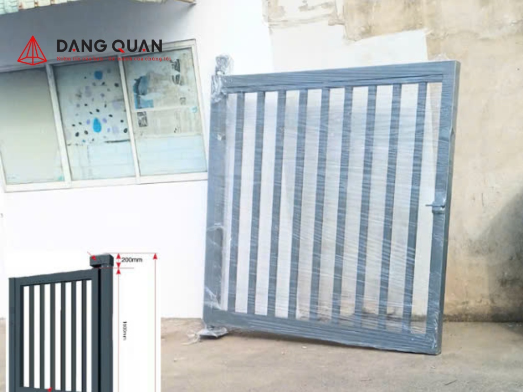 Lắp đặt cổng xếp tại nhà máy nhựa