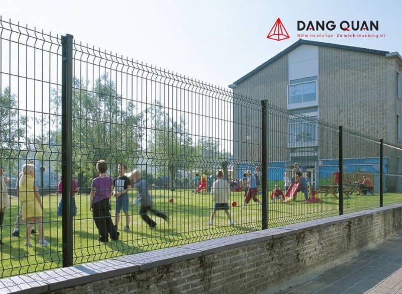 Hàng rào lưới thép hàn tại trường học