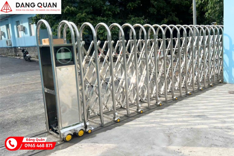 Cổng xếp inox