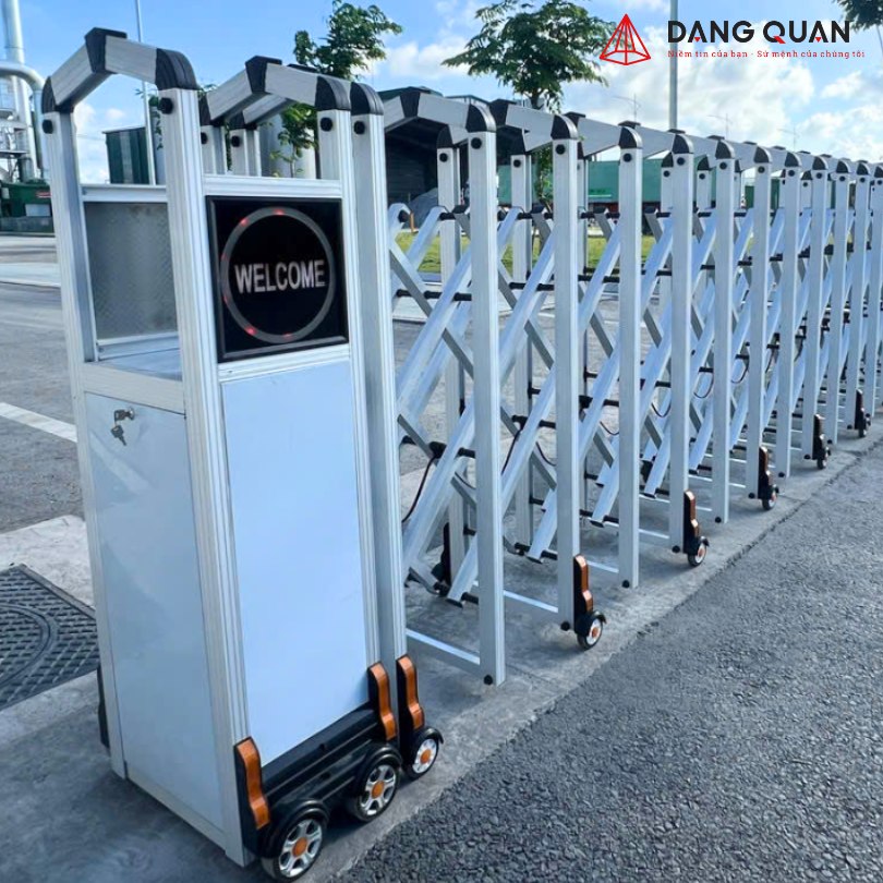 Cổng xếp màu xám bạc