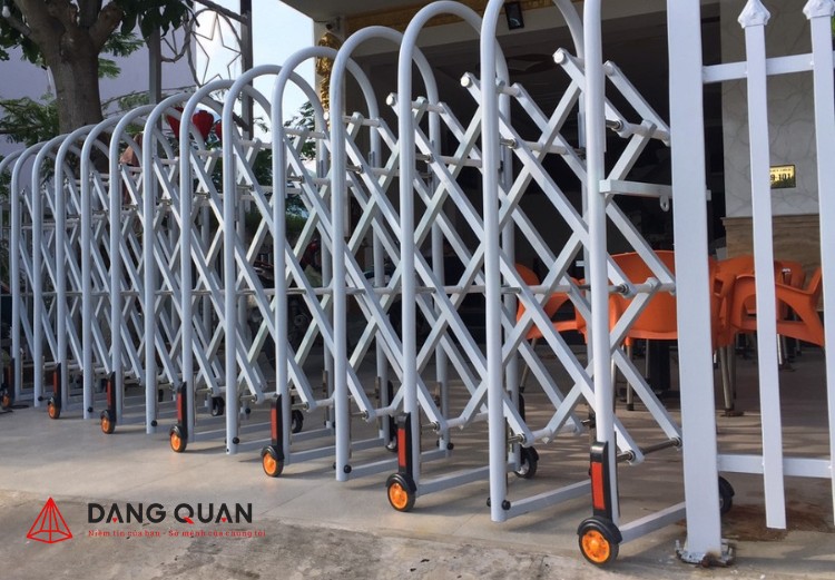 Cổng xếp sắt