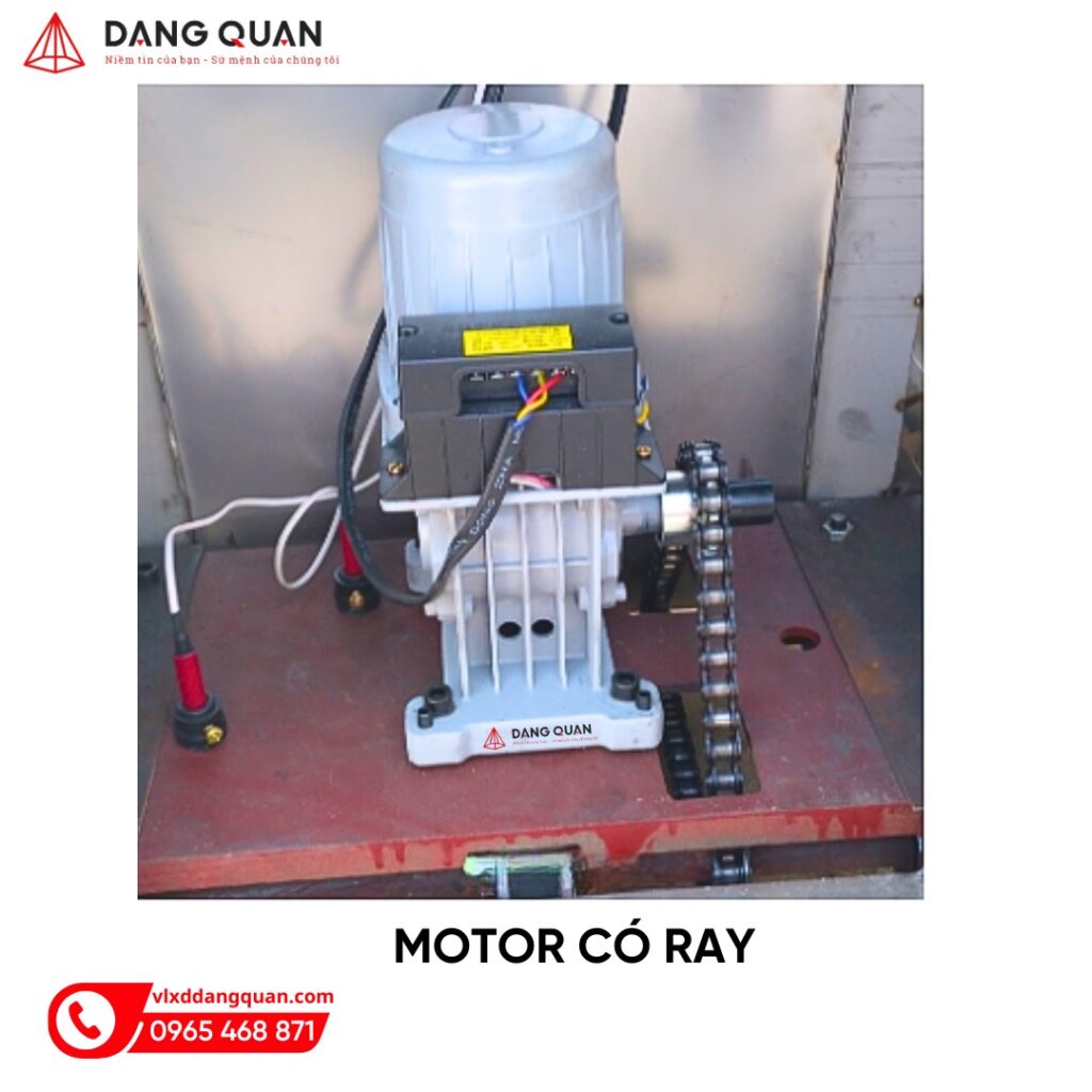 Motor cổng xếp có ray loại motor đơn, nhông xích gắn ở trục ra