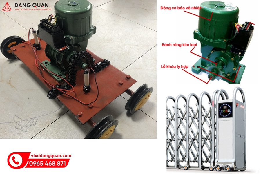 Motor cổng xếp đặt trên đế thép có bánh xe, chú thích động cơ có bảo vệ nhiệt, bánh răng kim loại và lỗ khóa ly hợp