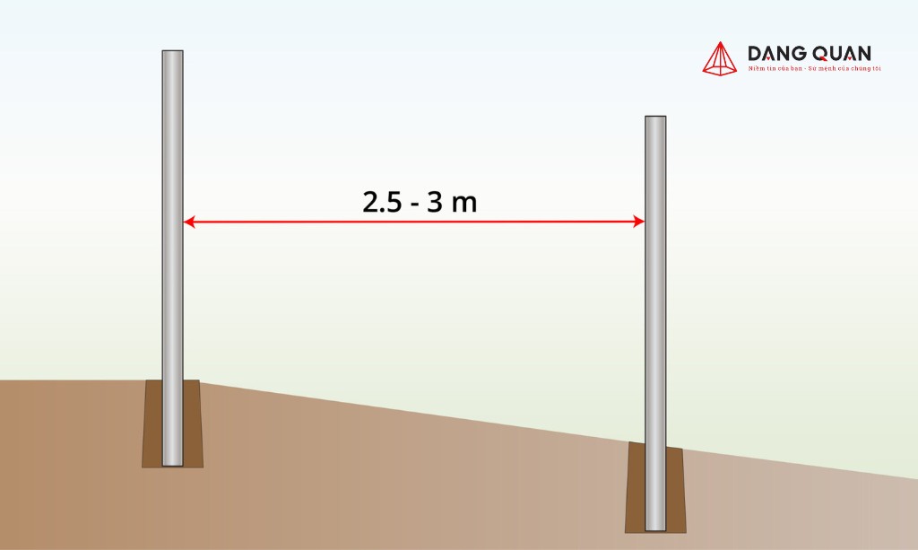 Trụ cột hàng rào cách nhau 2.5-3m
