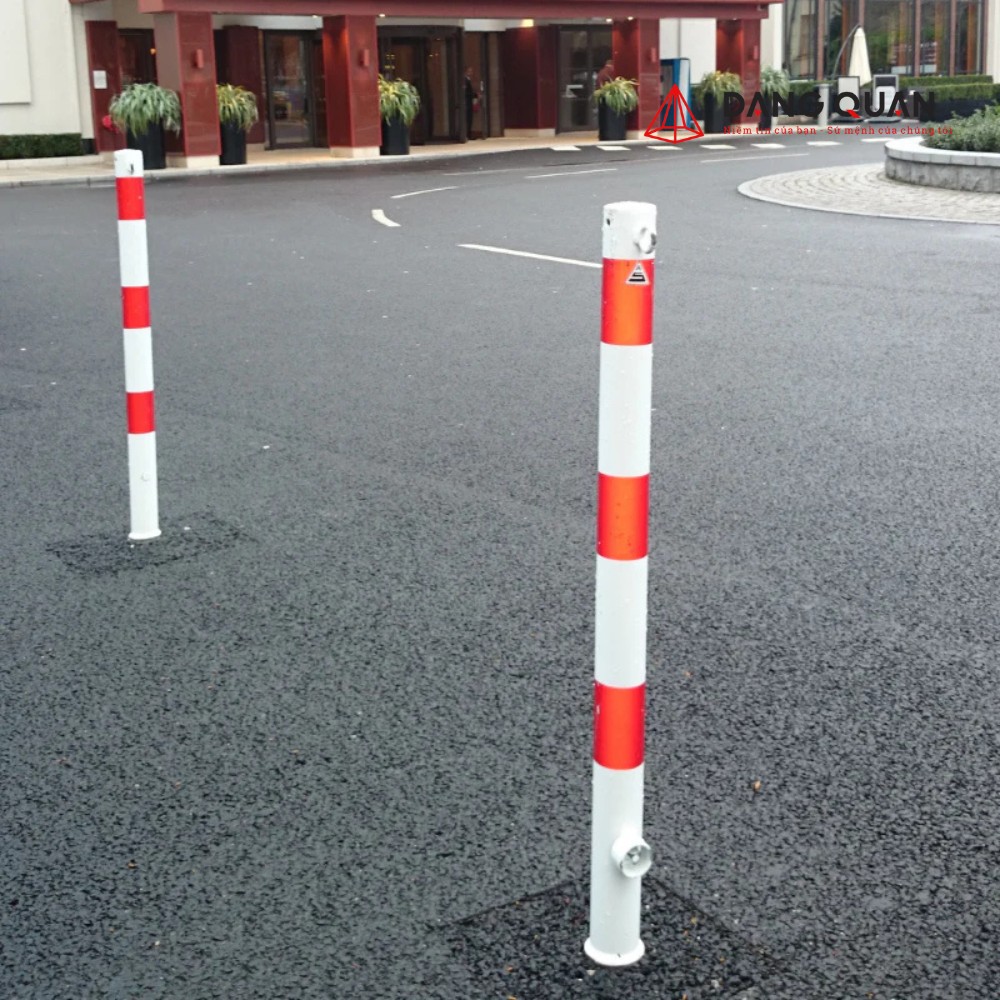 Cọc tiêu phân làn hình trụ có móc xích