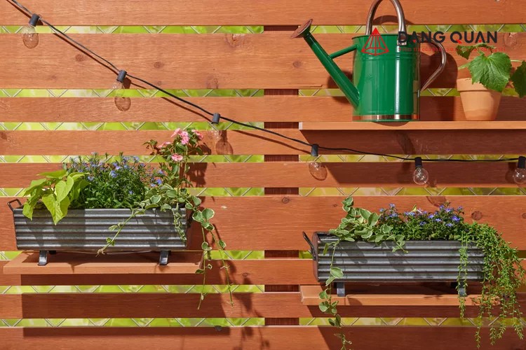 Tấm ốp gỗ che hàng rào lưới B40