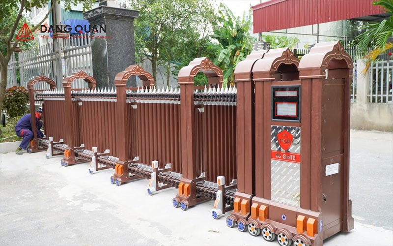 Lắp đặt cổng xếp ở Quảng Bình