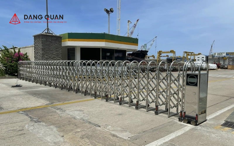 Lắp đặt cổng xếp tại Quảng Bình