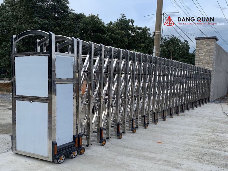 Lắp đặt cổng xếp tại Quãng Ngãi