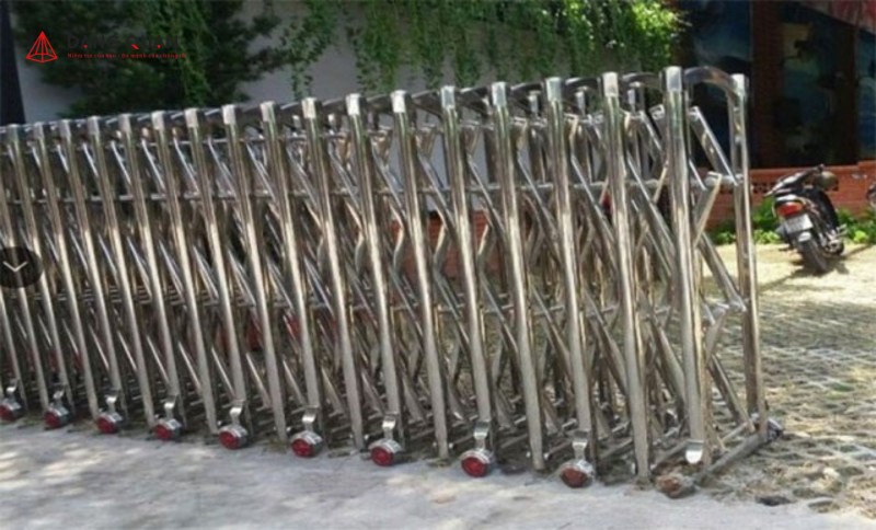 Cổng xếp kéo tay tiết kiệm