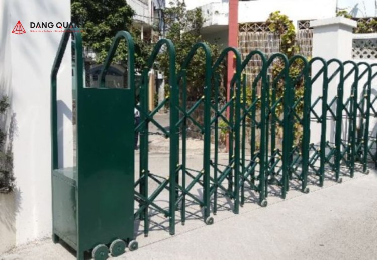 Cổng xếp sắt tự động