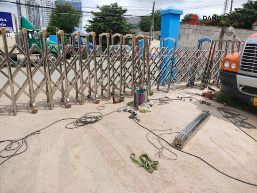 Lắp đặt cổng xếp ở Hải Dương
