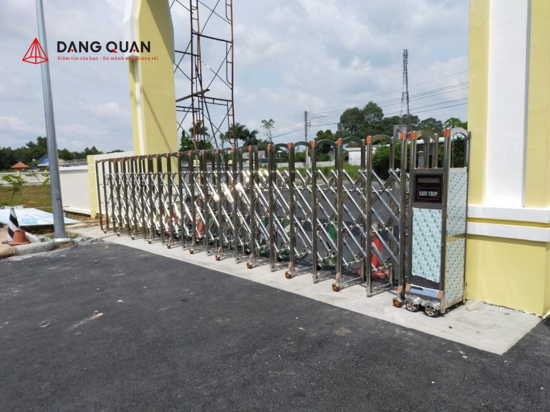 Lắp đặt cổng xếp ở Thái Bình