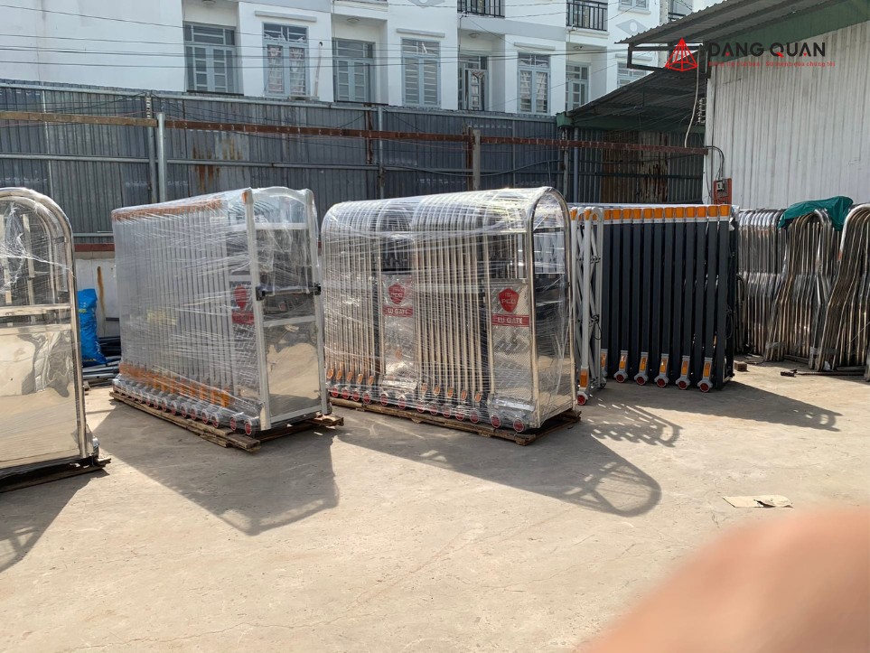 Lắp đặt cổng xếp ở Tuyên Quang