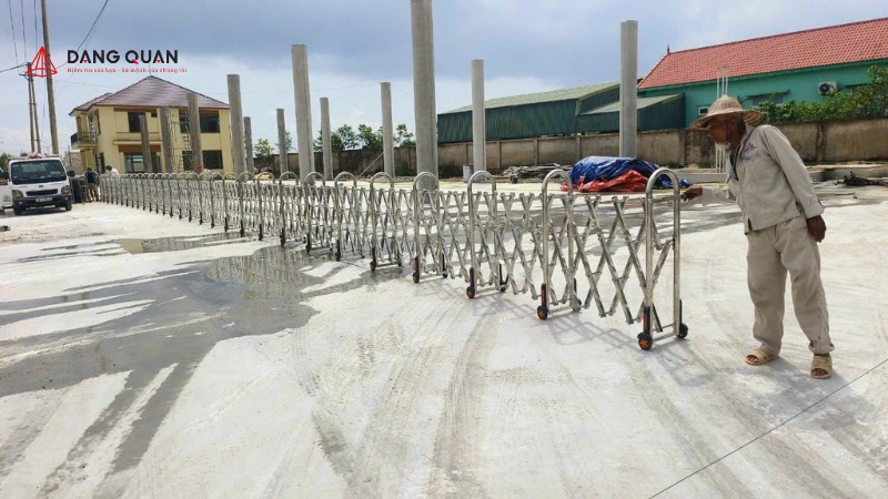 Lắp đặt cổng xếp tại Cao Bằng