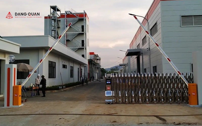 Lắp đặt cổng xếp tại Điện Biên