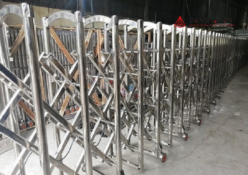 Lắp đặt cổng xếp tại Thái Bình