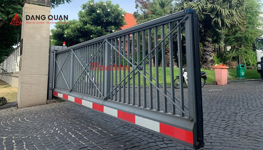 Nên chọn cổng treo không ray hay cổng trượt tự động