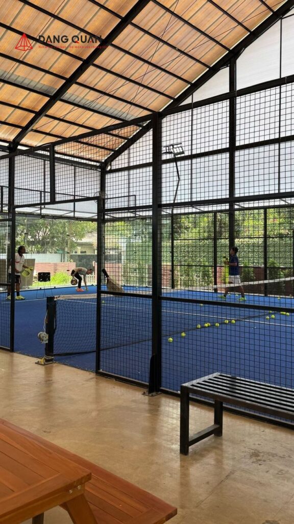 Các loại hàng rào sân tennis