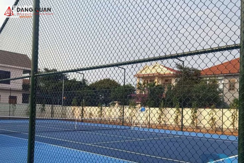 Hàng rào lưới thép sân tennis