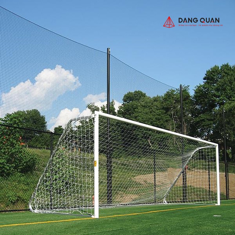 Mẫu hàng rào lưới sân bóng đá