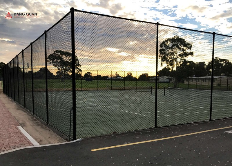 Mẫu hàng rào lưới thép sân tennis đẹp