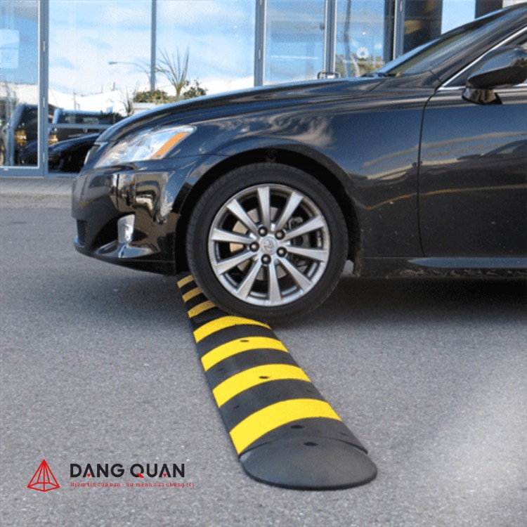 Đánh gia lưu lượng xe tại lối vào cửa hàng