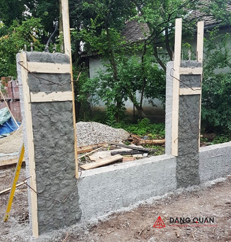 Kỹ thuật đổ trụ bê tông làm hàng rào tại chỗ