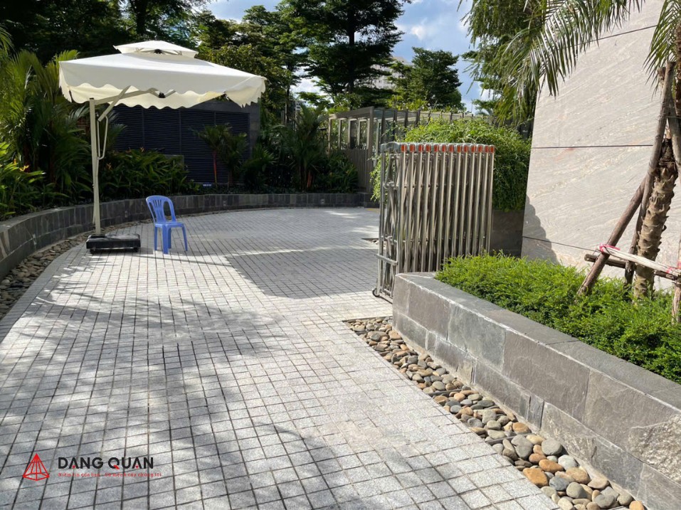 Lắp đặt cổng xếp cho lối vào khách sạn Marina