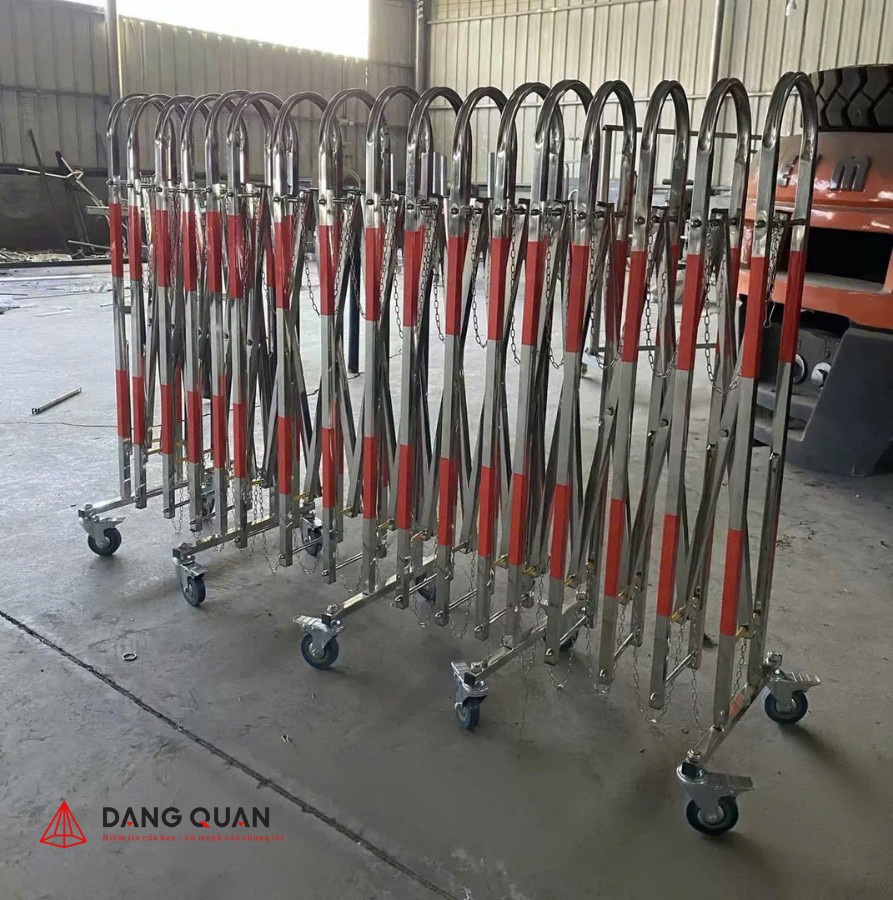Vận chuyển hàng rào xếp tại chợ Nga, Sóc Sơn, Hà Nội