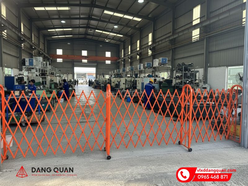 hàng rào xếp kéo tay chữ U là gì