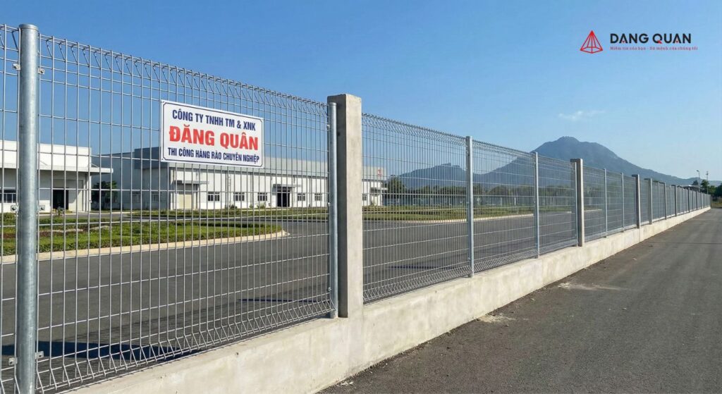 Hàng rào lưới thép hàn tại khu công nghiệp ở Tây Ninh