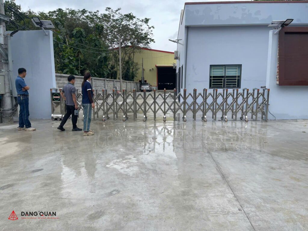Cổng xếp điện tự động tại nhà máy ở Bình Phước
