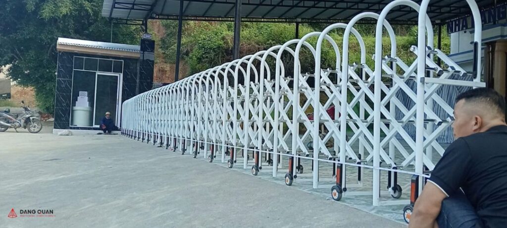 Hoàn thiện cổng xếp tại Khánh Sơn