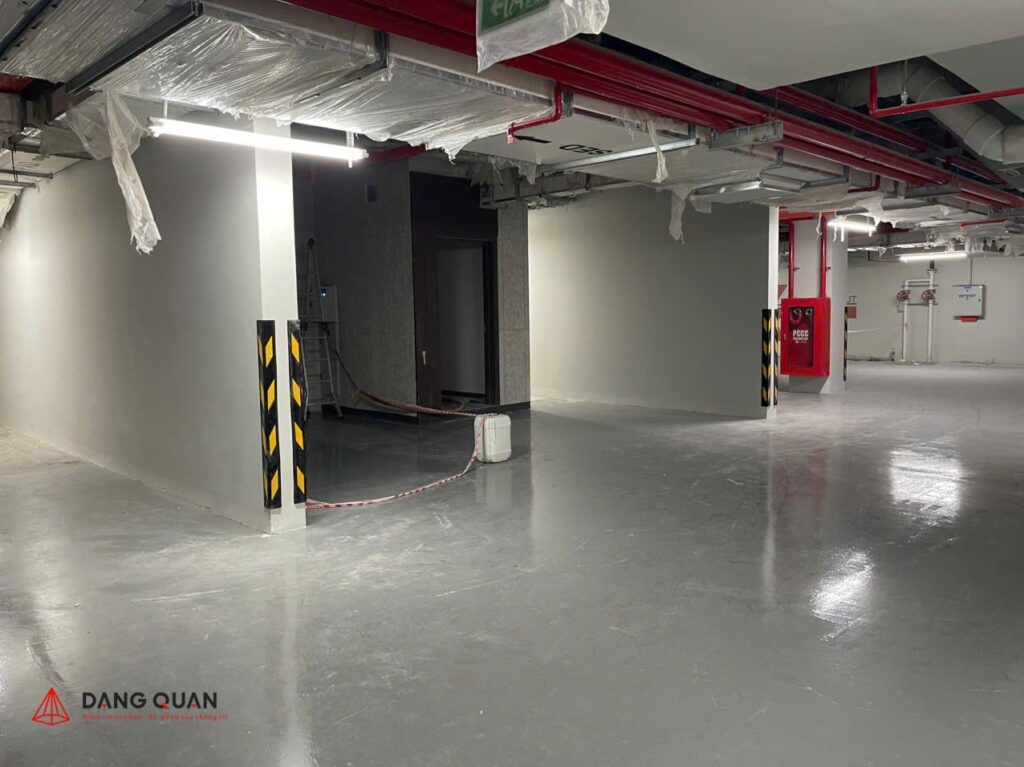 Ốp góc cột phản quang giúp tài xế dễ dàng quan sát vật cản trong hầm tối