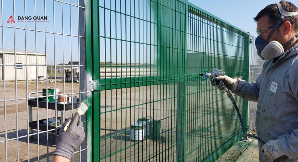 Phủ lớp bảo vệ cho hàng rào lưới thép hàn bằng mạ kẽm