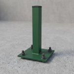 Trụ thép hộp vuông sơn tĩnh điện hàn bản mã ở chân, bắt 4 bu lông xuống nền bê tông